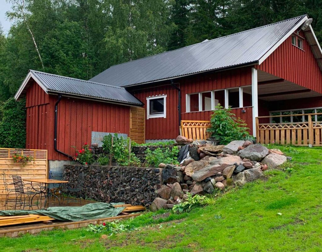 Nostalgistalleet, en mulen sensommardag, inte helt färdigbyggt.